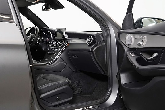 Mercedes-Benz GLC63 16 of 24