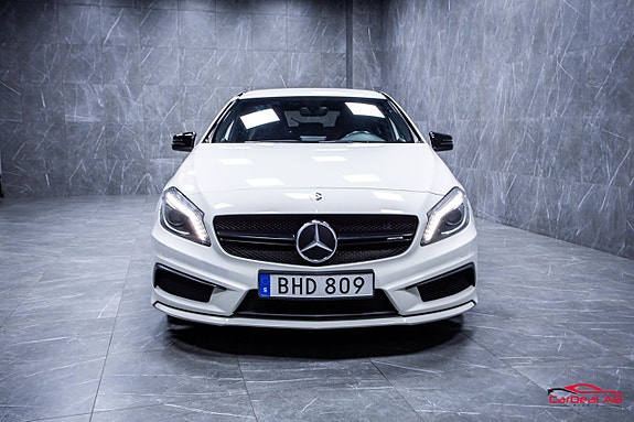 Mercedes-Benz A220 2 of 5