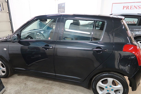 Suzuki Swift 3 of 18