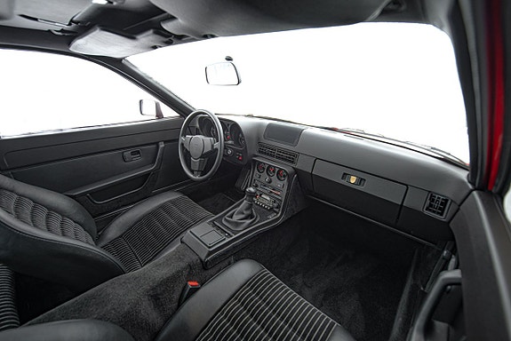 Porsche 924 14 of 27