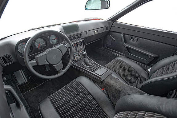 Porsche 924 11 of 27