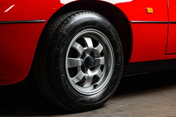 Porsche 924 24 of 27