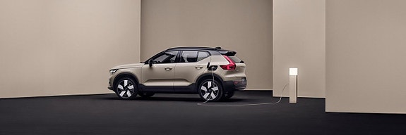 Volvo EX40 2 of 2