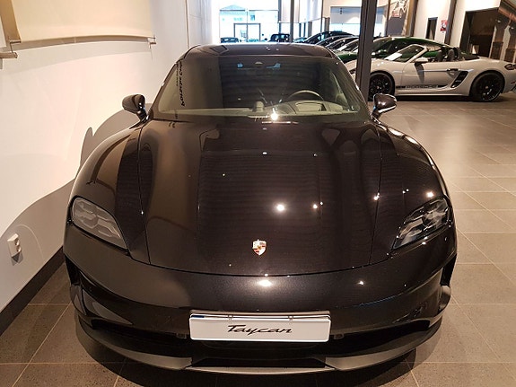 Porsche Taycan Sport Turismo 3 of 5