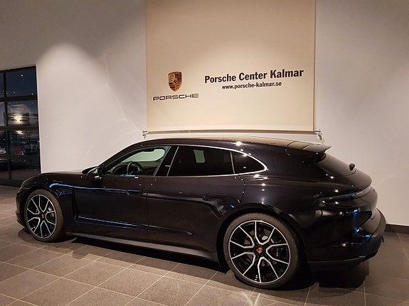 Porsche Taycan Sport Turismo 4 of 5
