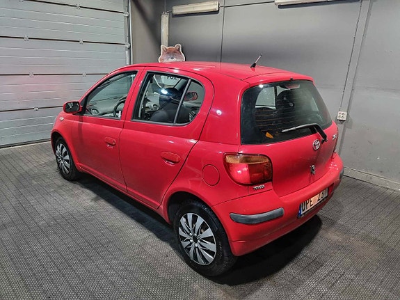 Toyota Yaris 3 of 5