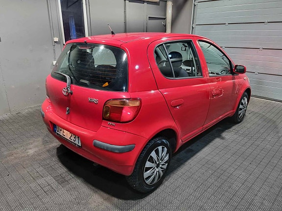 Toyota Yaris 4 of 5