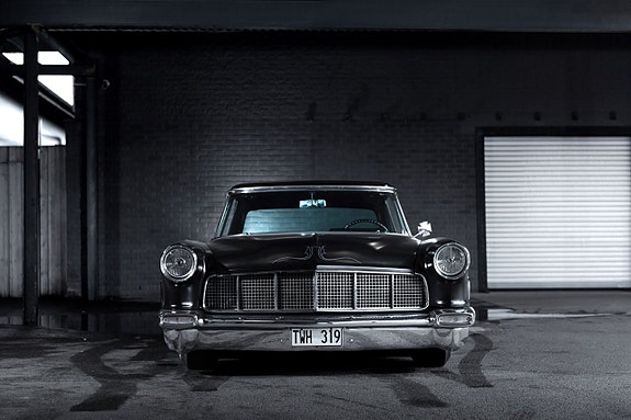 Lincoln Continental 4 of 5