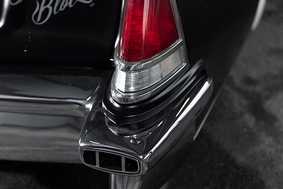 Lincoln Continental 11 of 20