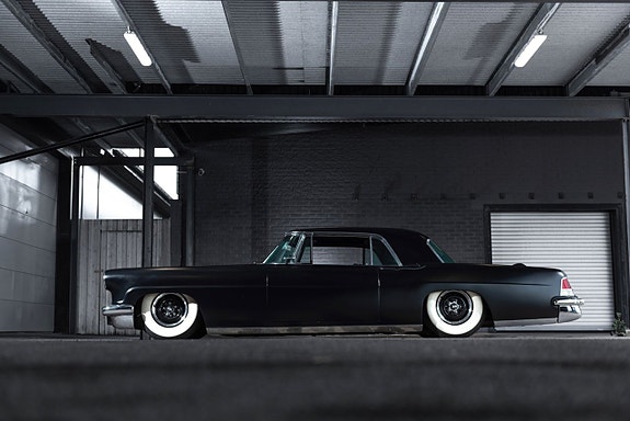 Lincoln Continental 3 of 5