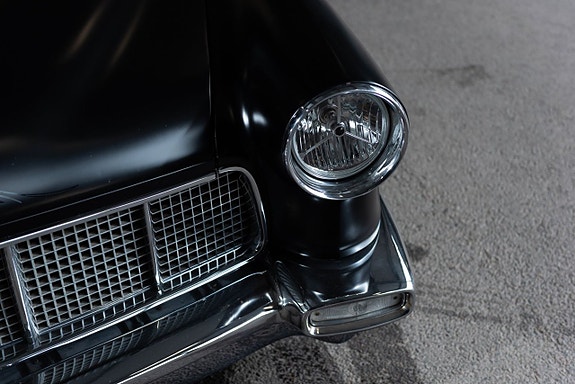 Lincoln Continental 8 of 20