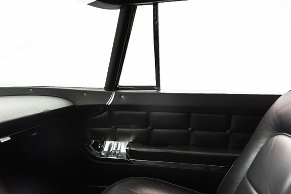 Lincoln Continental 15 of 20