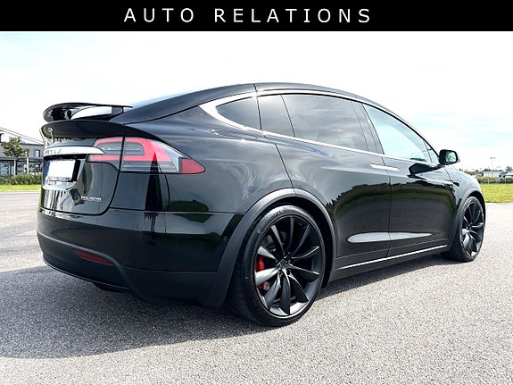 Tesla Model X 7 of 13