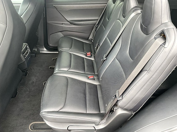 Tesla Model X 9 of 13