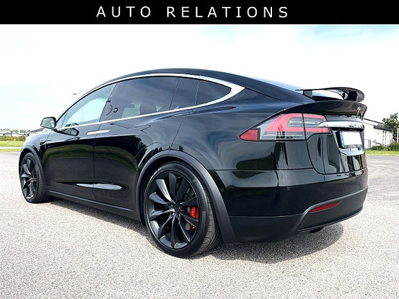 Tesla Model X 4 of 5