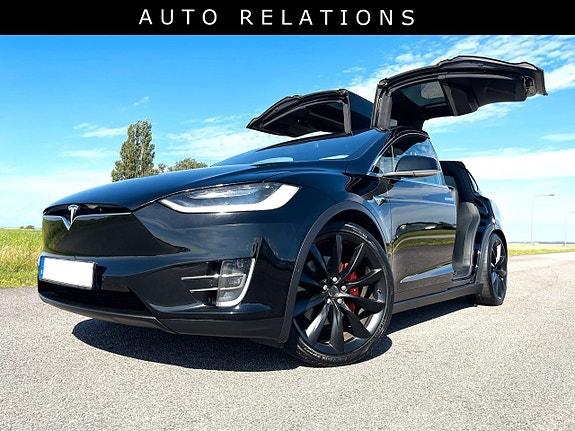 Tesla Model X 11 of 13