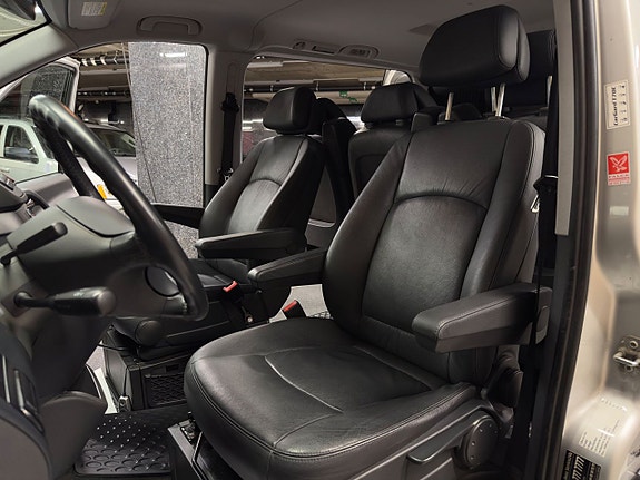 Mercedes-Benz Viano 21 of 28