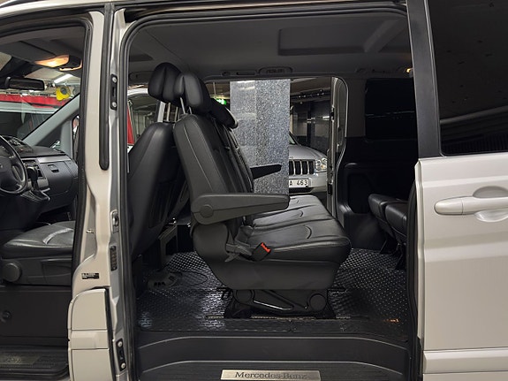 Mercedes-Benz Viano 24 of 28