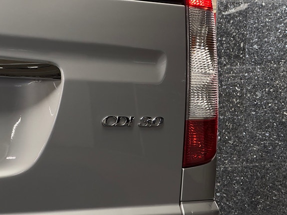 Mercedes-Benz Viano 28 of 28