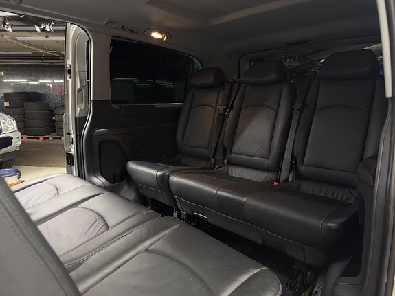 Mercedes-Benz Viano 25 of 28
