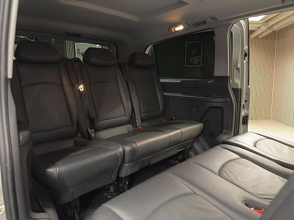 Mercedes-Benz Viano 26 of 28