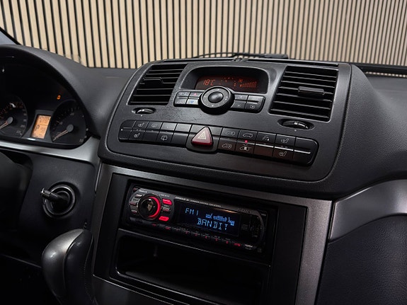 Mercedes-Benz Viano 20 of 28