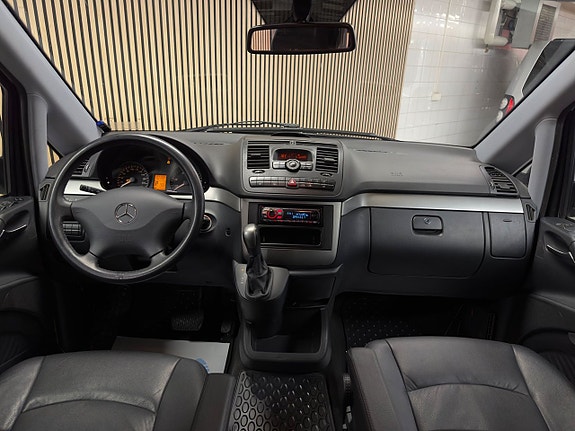 Mercedes-Benz Viano 18 of 28