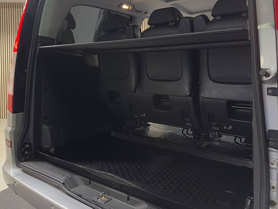 Mercedes-Benz Viano 27 of 28