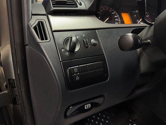 Mercedes-Benz Viano 23 of 28