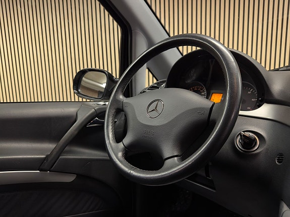 Mercedes-Benz Viano 19 of 28