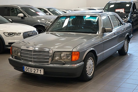 Mercedes-Benz 300 SE 2 of 5