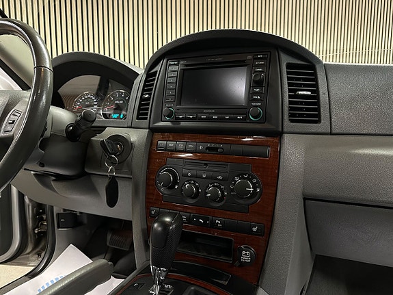 Jeep Grand Cherokee 19 of 24