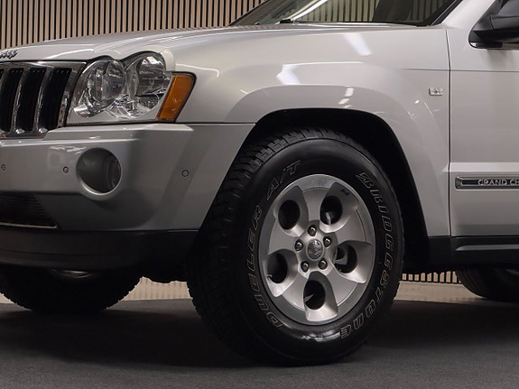 Jeep Grand Cherokee 4 of 24