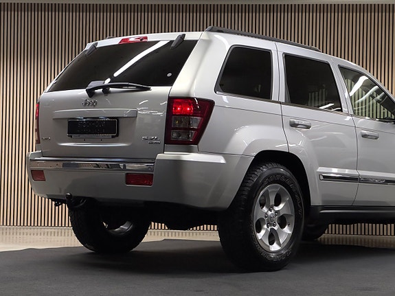 Jeep Grand Cherokee 11 of 24