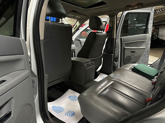 Jeep Grand Cherokee 23 of 24