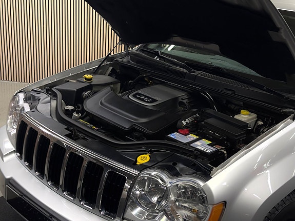 Jeep Grand Cherokee 8 of 24