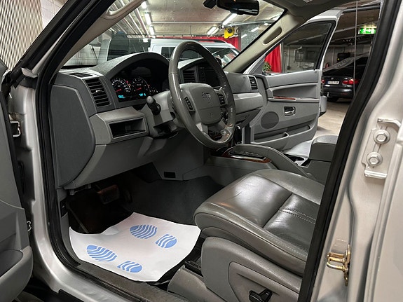 Jeep Grand Cherokee 15 of 24