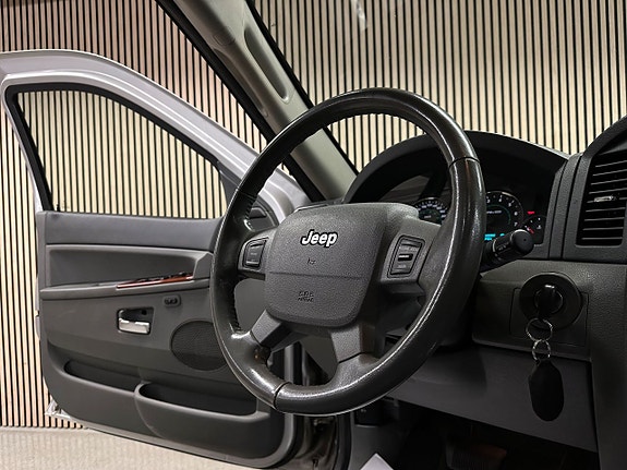 Jeep Grand Cherokee 18 of 24