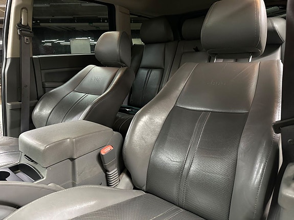 Jeep Grand Cherokee 21 of 24