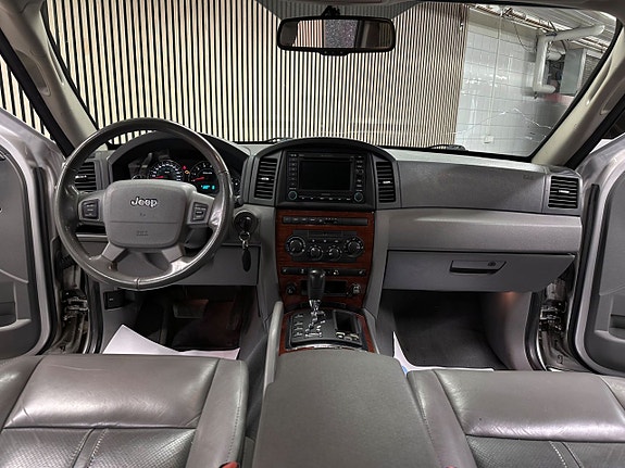 Jeep Grand Cherokee 17 of 24