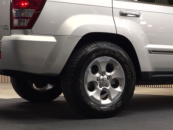Jeep Grand Cherokee 13 of 24