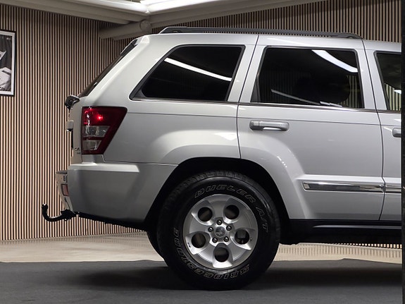 Jeep Grand Cherokee 12 of 24