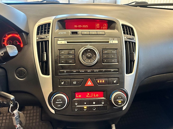 Kia Ceed 10 of 17