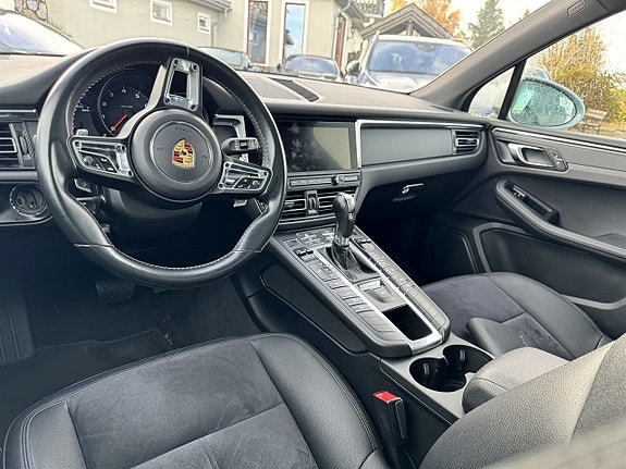 Porsche Macan 3 of 5