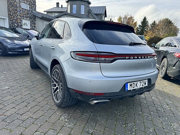 Porsche Macan 2 of 5
