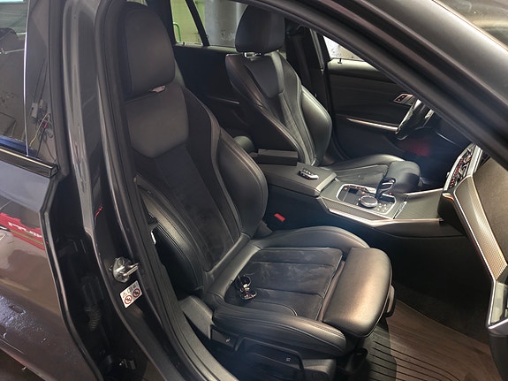 BMW 330e 12 of 20
