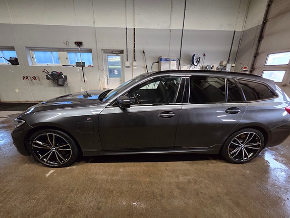 BMW 330e 10 of 20