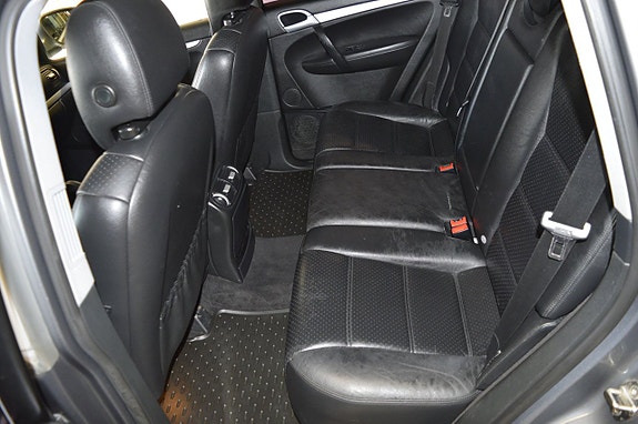 Porsche Cayenne 16 of 19