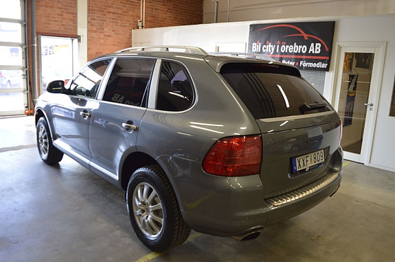Porsche Cayenne 5 of 5
