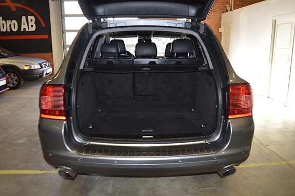 Porsche Cayenne 11 of 19